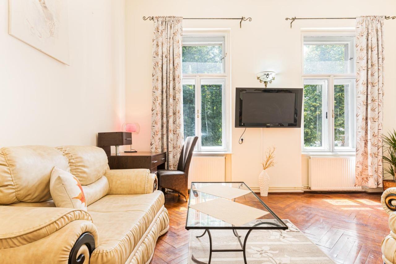 Sabin Apartments Private Parking บราชอฟ ภายนอก รูปภาพ